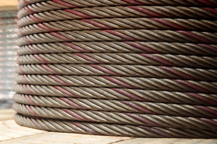 Verzinktes Stahldrahtseil – 7 x 19 mit rot lackiertem Kern
